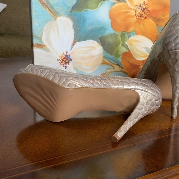 Colin STUART peep toe pumps. Size 7 - Picture 2 of 4